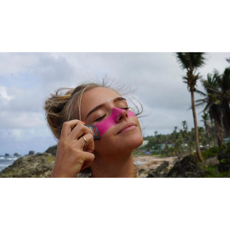 STICK SOLAIRE COLORÉ SPF50+ VISAGE&LÈVRES WATERPROOF REEFSAFE ROSE (12g) 2 STICK SOLAIRE COLORÉ SPF50+ VISAGE&LÈVRES WATERPROOF REEFSAFE ROSE (12g) – Image 2